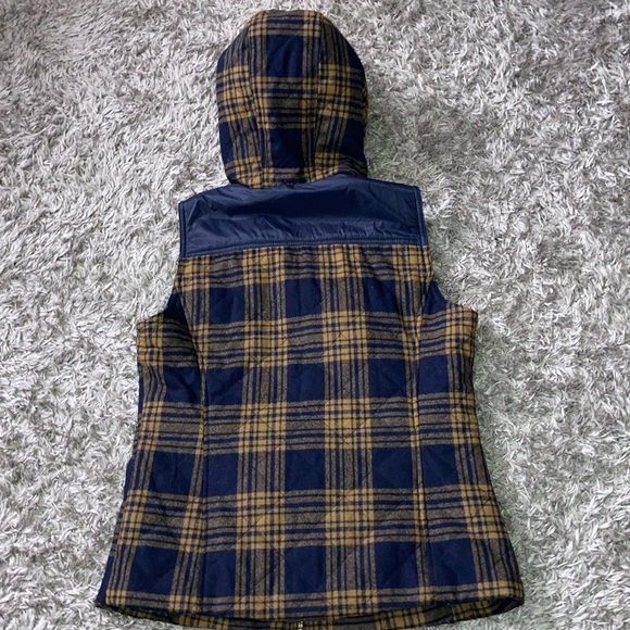Pendleton || Quilted Wool Toggle Vest Hood in Alpine Getaway Navy Gold Plaid SM - Picture 2 of 12